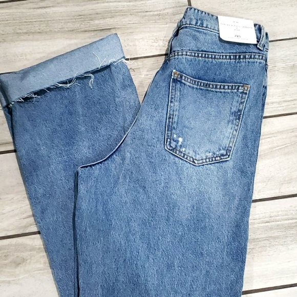Zara Wide Legged Jeans. - Picture 1 of 12